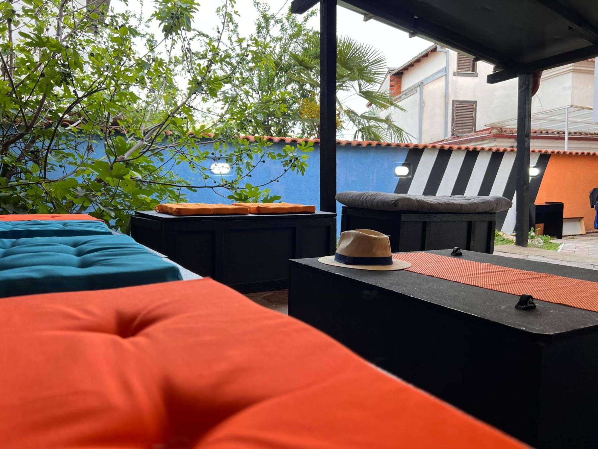 Blue Orange Lake Hostel オフリド エクステリア 写真